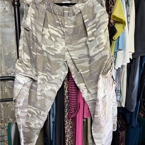 Urban Outfitters Women's Camouflage Cargo Pants
